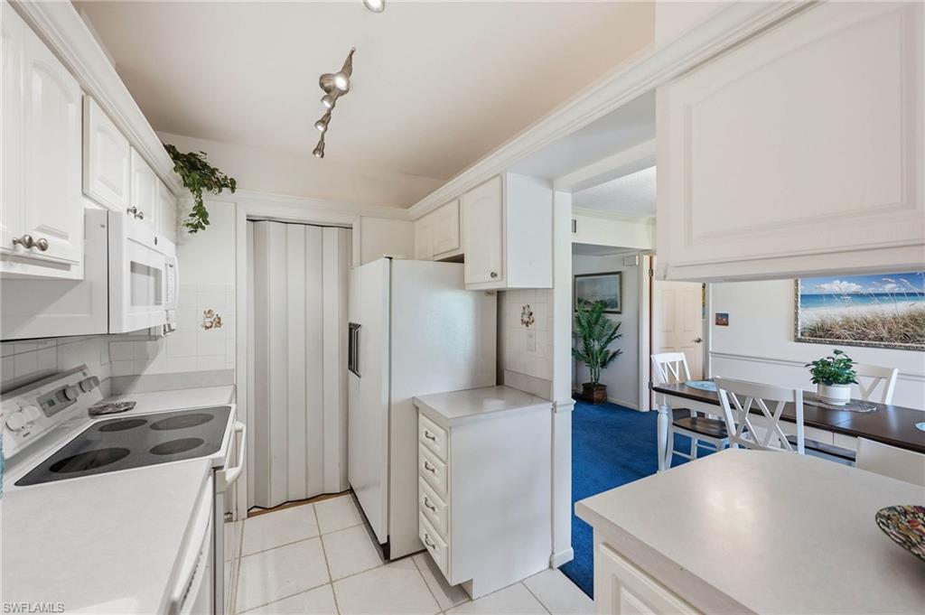 HIDDEN LAKE VILLAS - Residential
