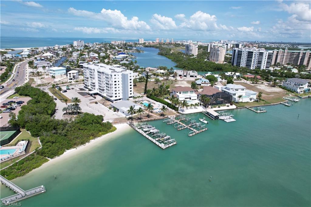 MARINA TOWERS & YACHT CLUB - Residential