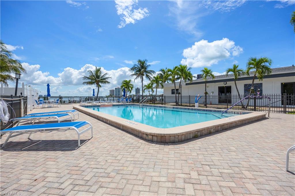 MARINA TOWERS & YACHT CLUB - Residential