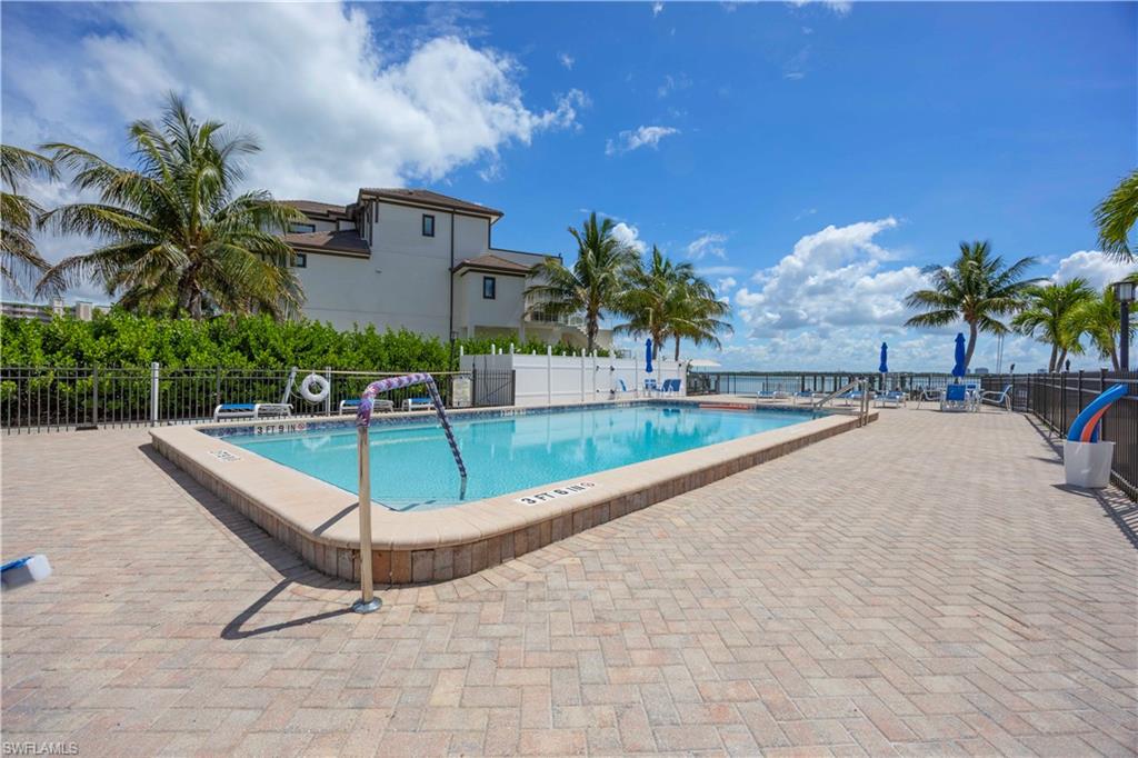 MARINA TOWERS & YACHT CLUB - Residential