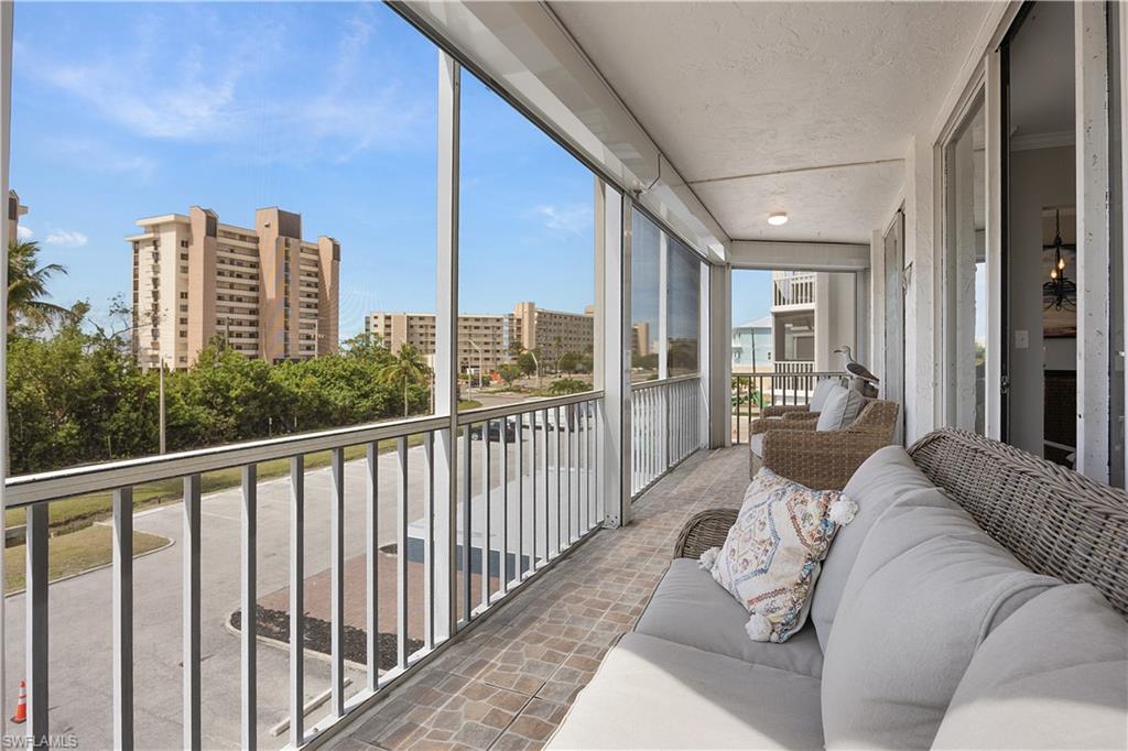MARINA TOWERS & YACHT CLUB - Residential