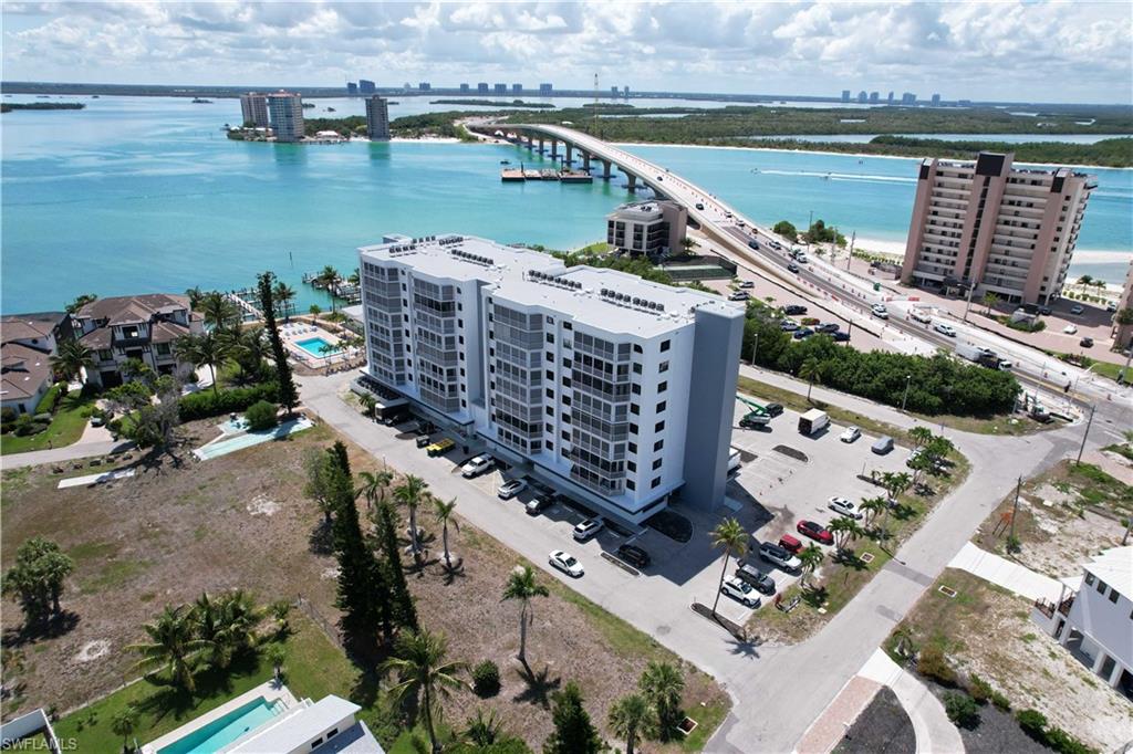 MARINA TOWERS & YACHT CLUB - Residential