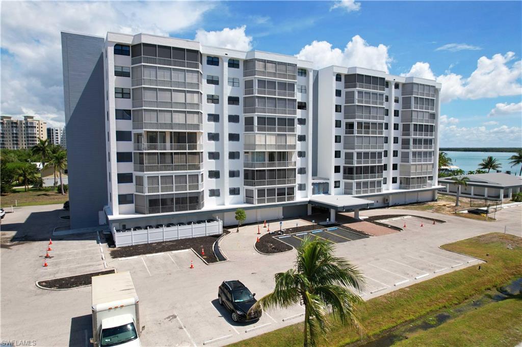 MARINA TOWERS & YACHT CLUB - Residential