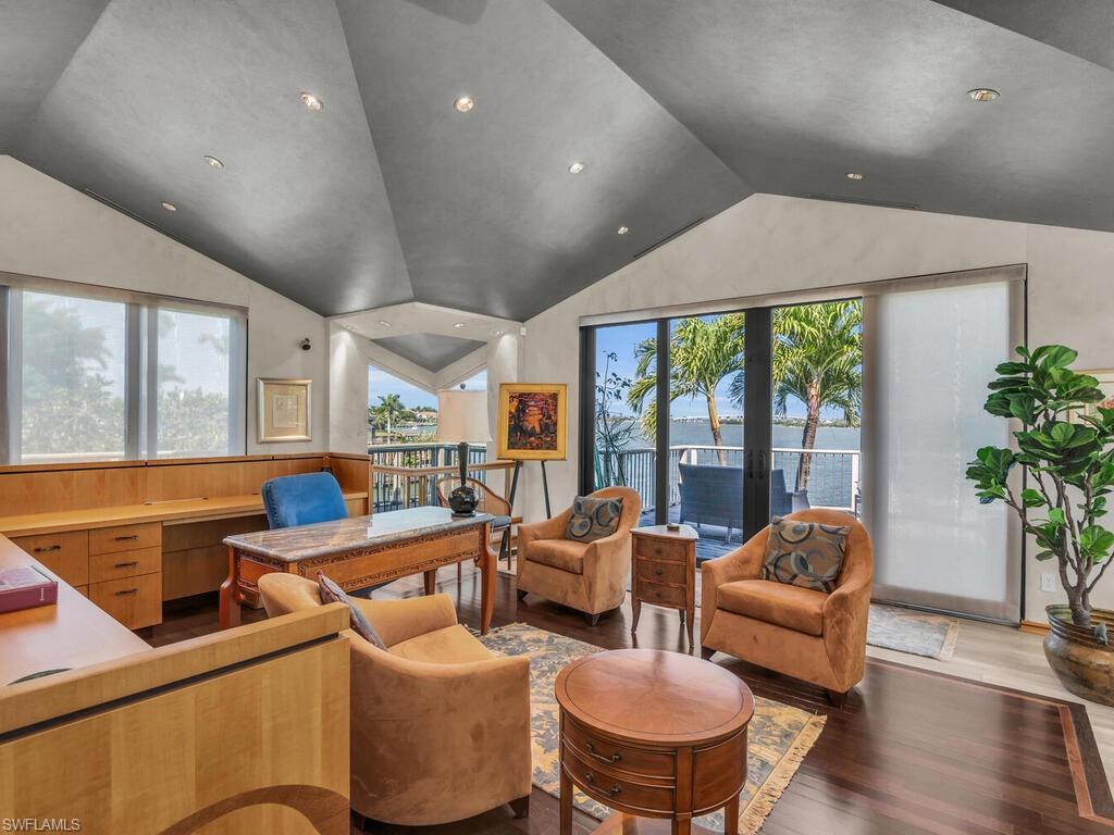 MARCO BEACH - Residential