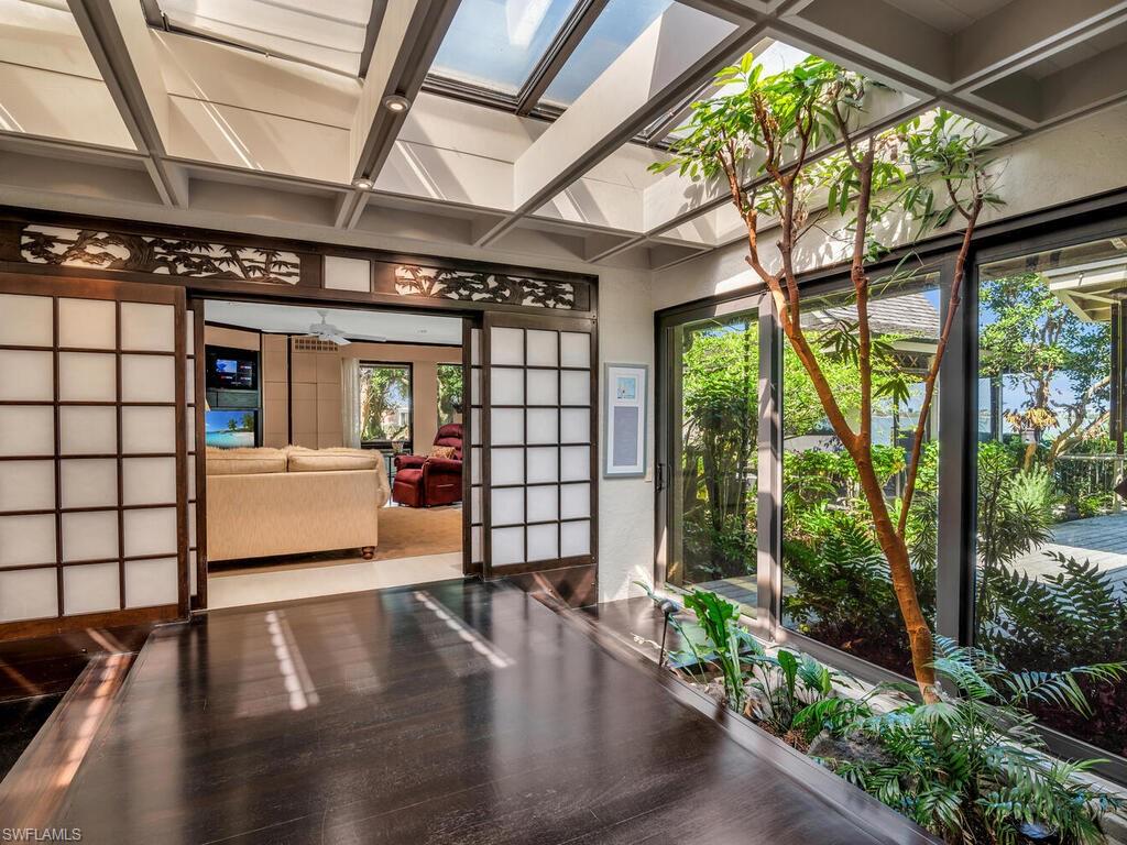 MARCO BEACH - Residential