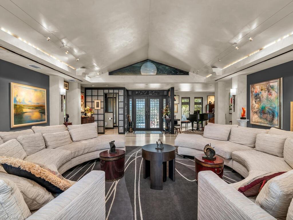 MARCO BEACH - Residential
