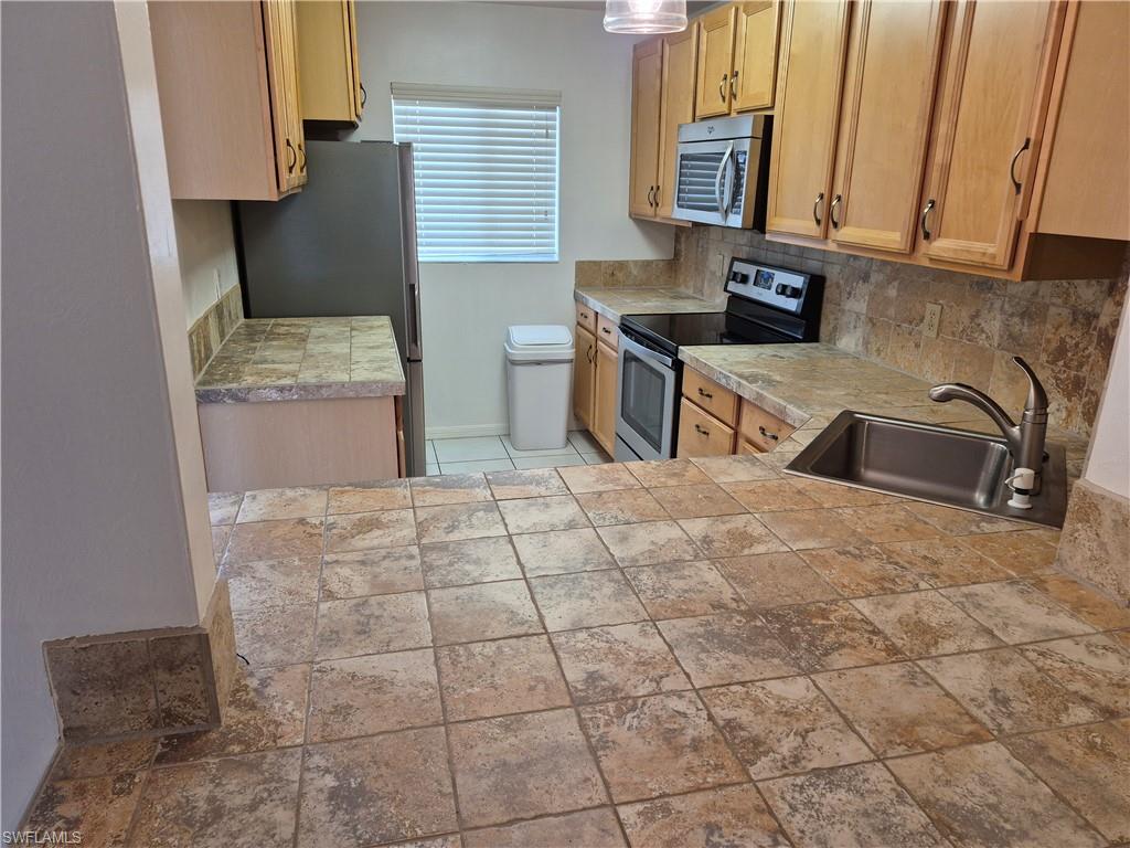 KIMBERLY BAY CONDO - Residential