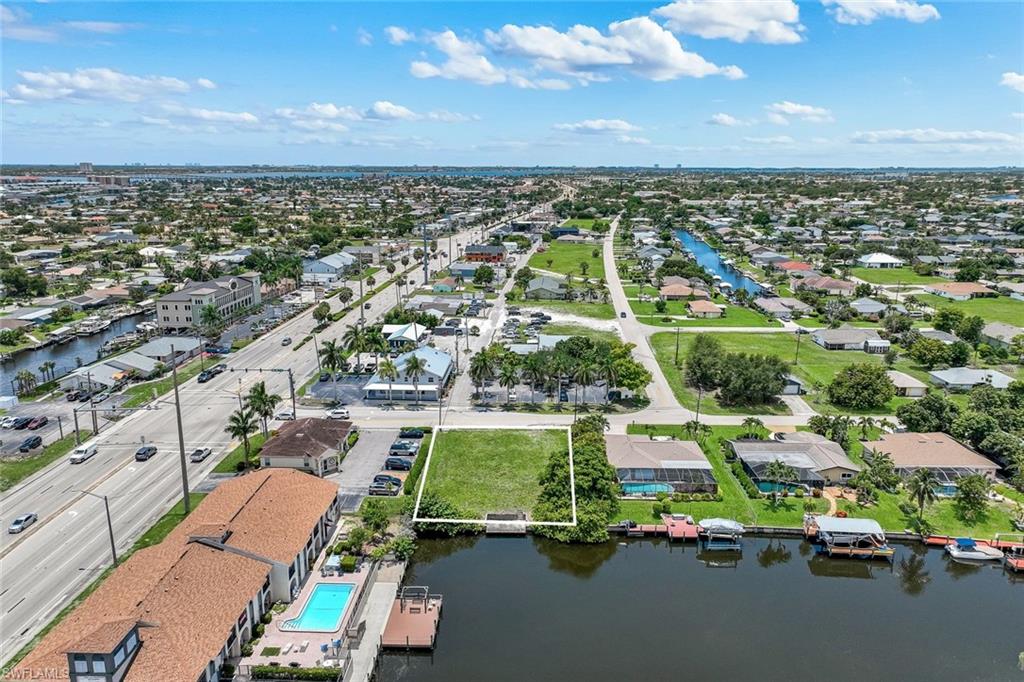 CAPE CORAL - Land