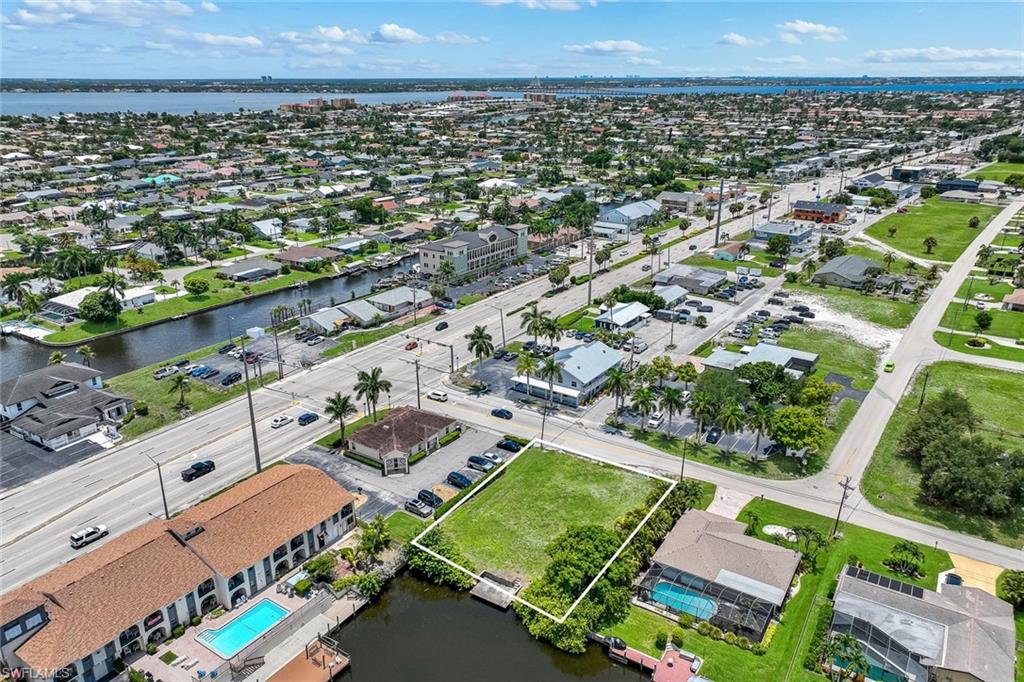 CAPE CORAL - Land