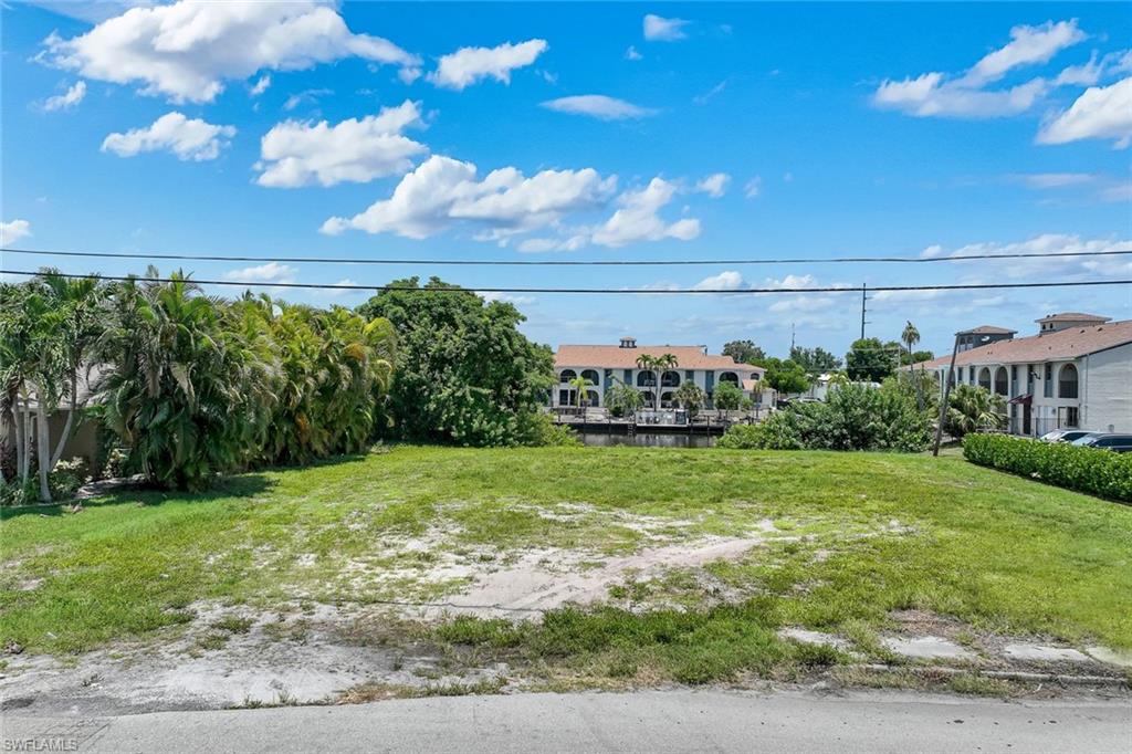 CAPE CORAL - Land