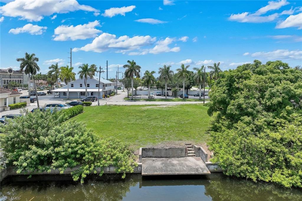 CAPE CORAL - Land