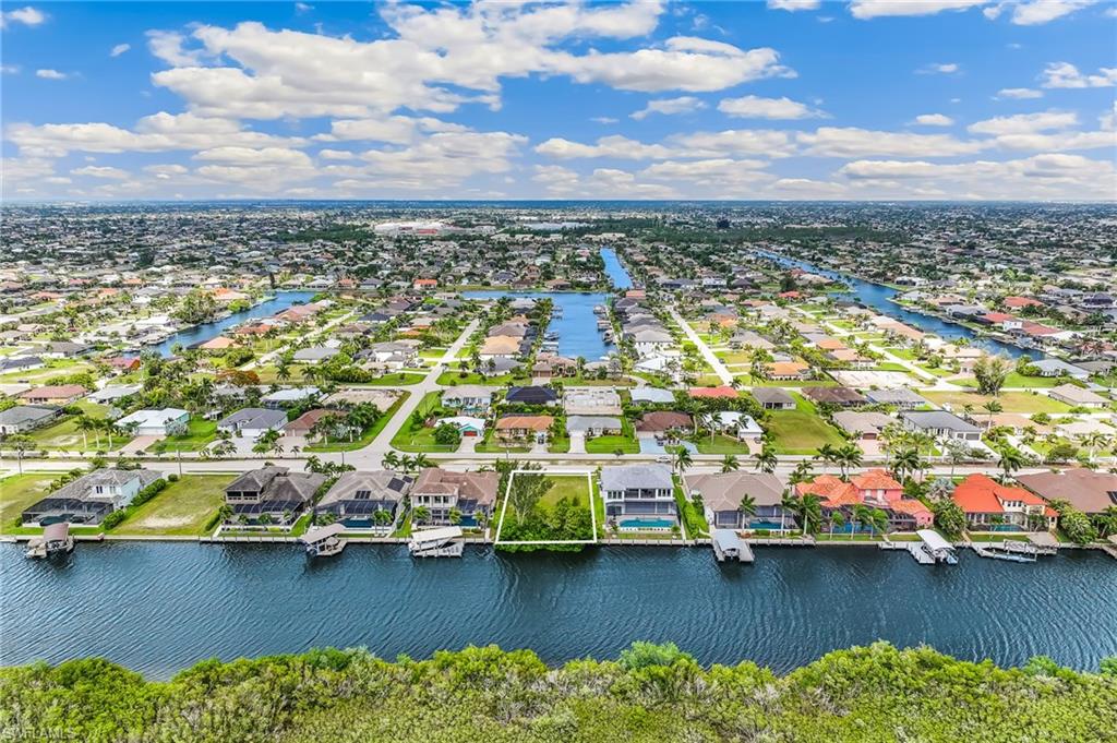 CAPE CORAL - Land