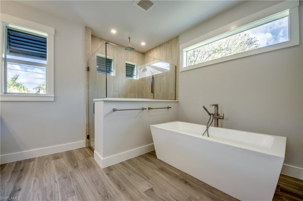 YACHT CLUB - Residential
