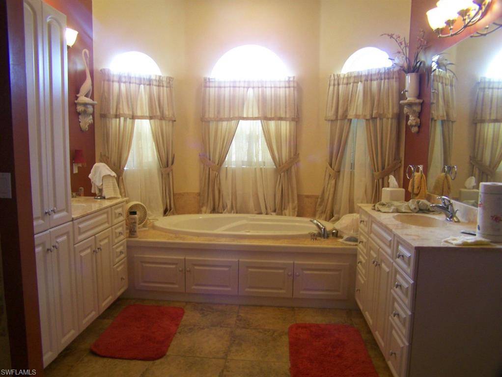 TWIN LAKE ESTATES - Residential