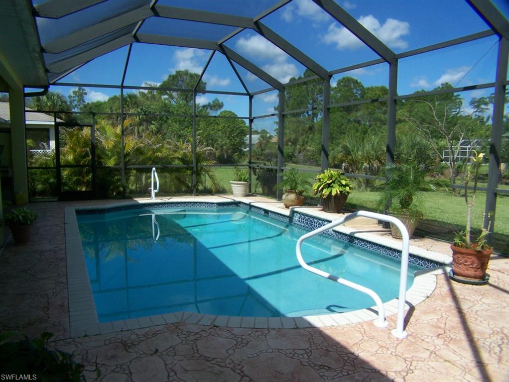 TWIN LAKE ESTATES - Residential