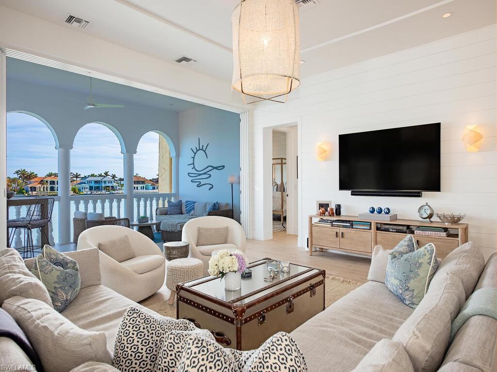 VENETIAN VILLAS - Residential