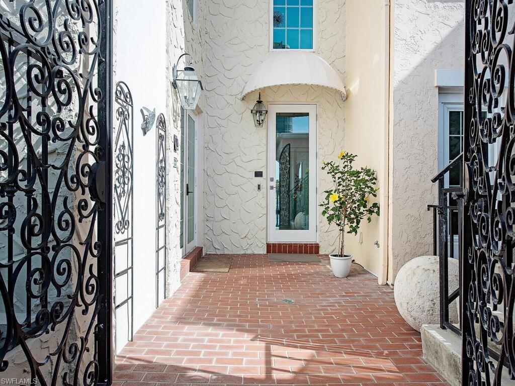 VENETIAN VILLAS - Residential