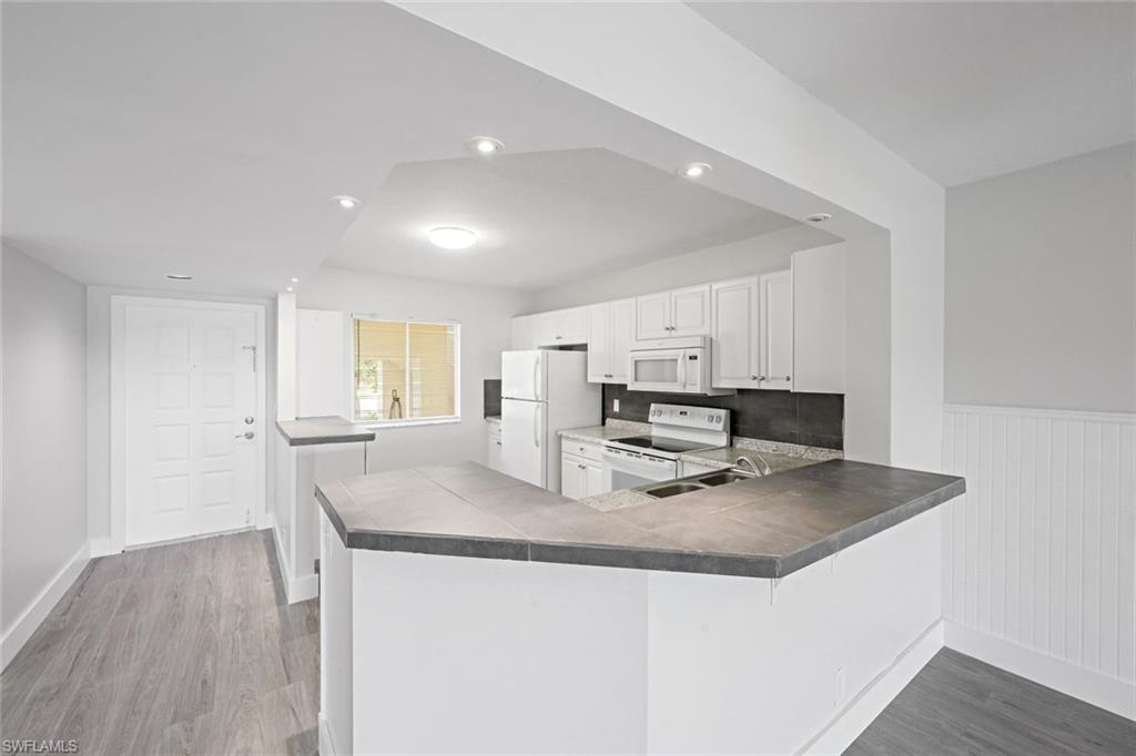 VILLAGES AT EMERALD LAKES - Residential Lease