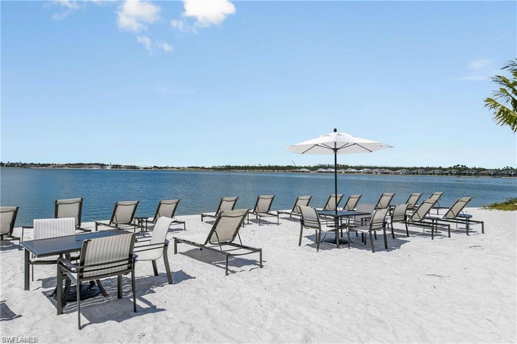 ESPLANADE LAKE CLUB - Residential