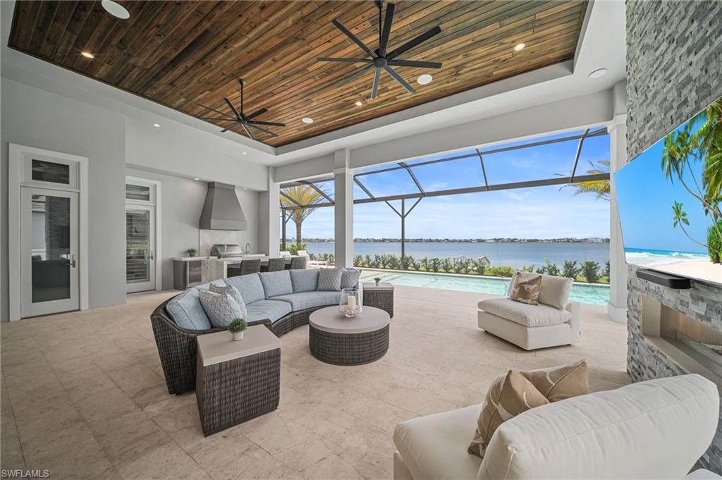 ESPLANADE LAKE CLUB - Residential
