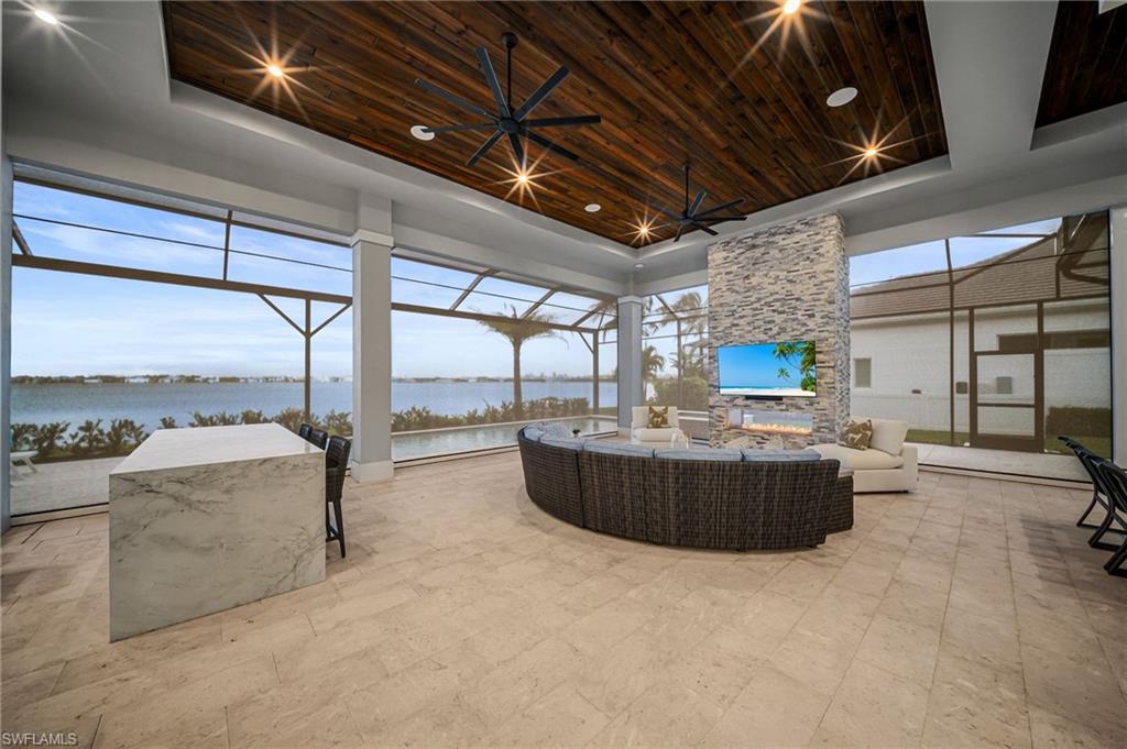 ESPLANADE LAKE CLUB - Residential