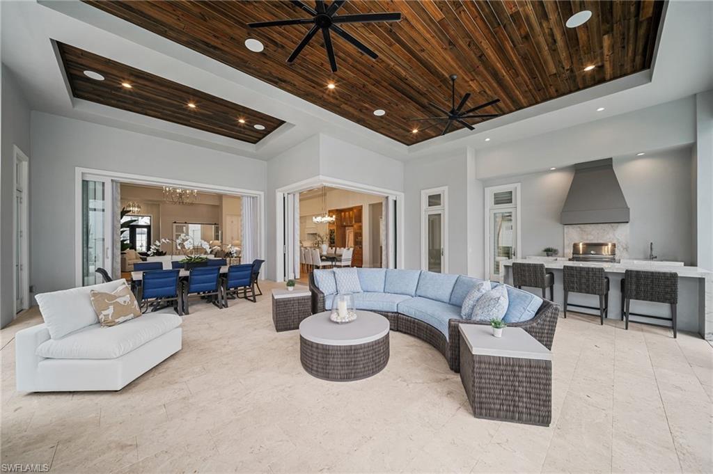 ESPLANADE LAKE CLUB - Residential