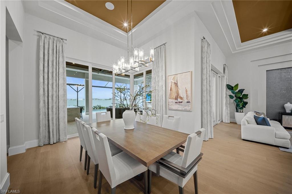 ESPLANADE LAKE CLUB - Residential