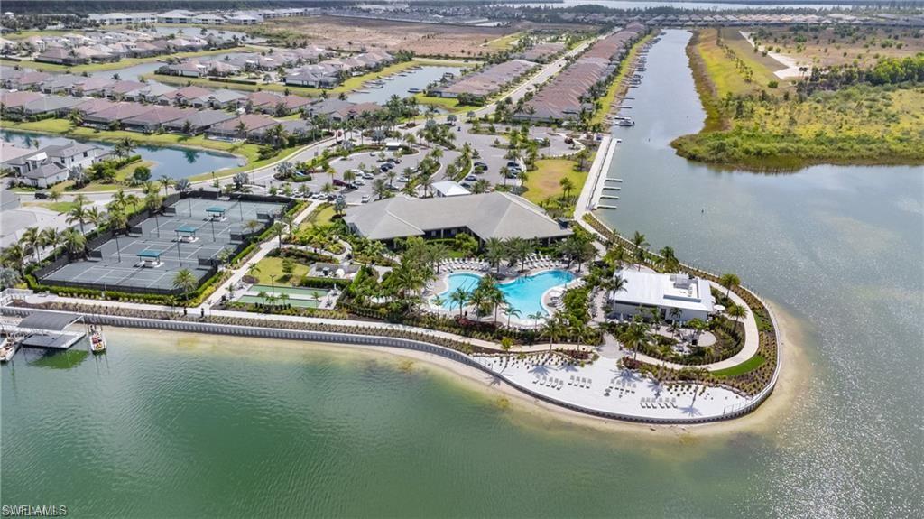 ESPLANADE LAKE CLUB - Residential