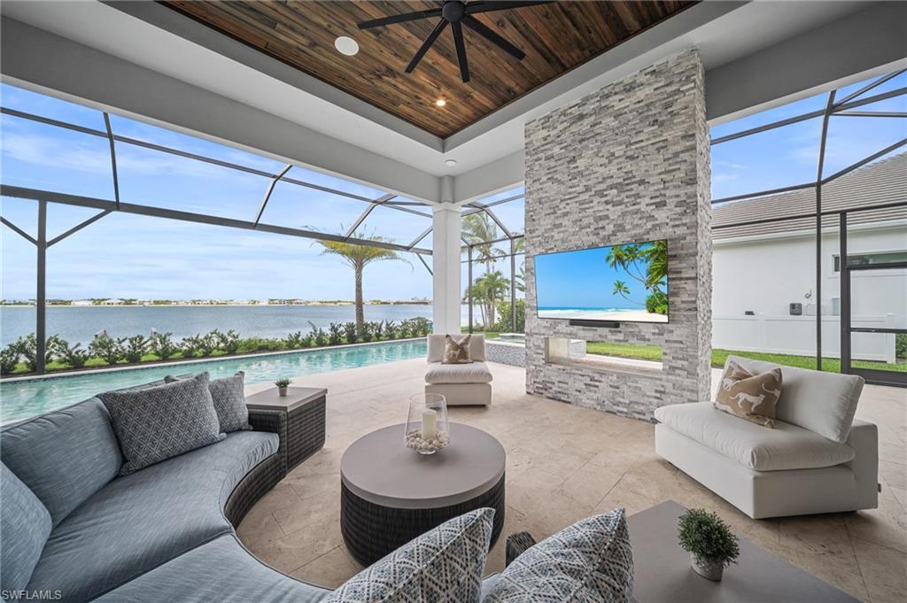 ESPLANADE LAKE CLUB - Residential
