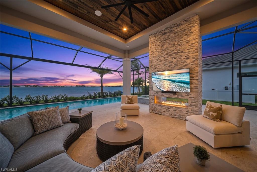 ESPLANADE LAKE CLUB - Residential