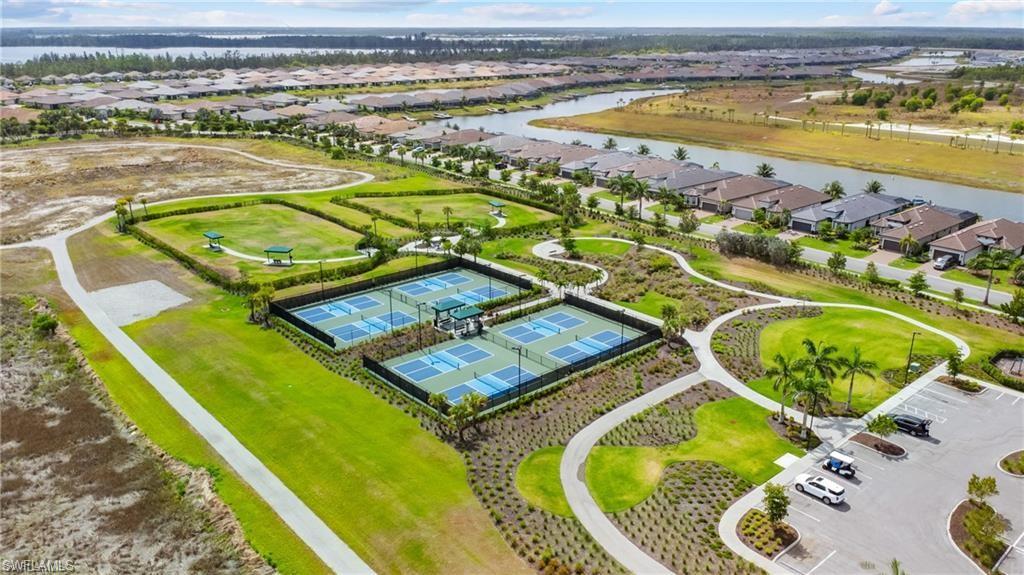 ESPLANADE LAKE CLUB - Residential