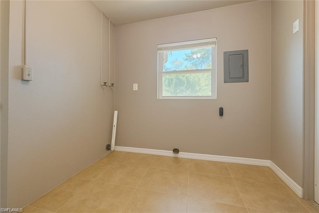 PINE MANOR - Residential Income