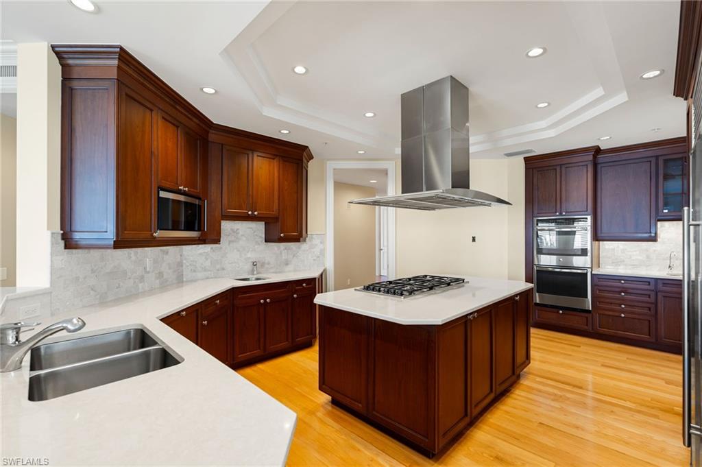SEASONS AT NAPLES CAY - Residential