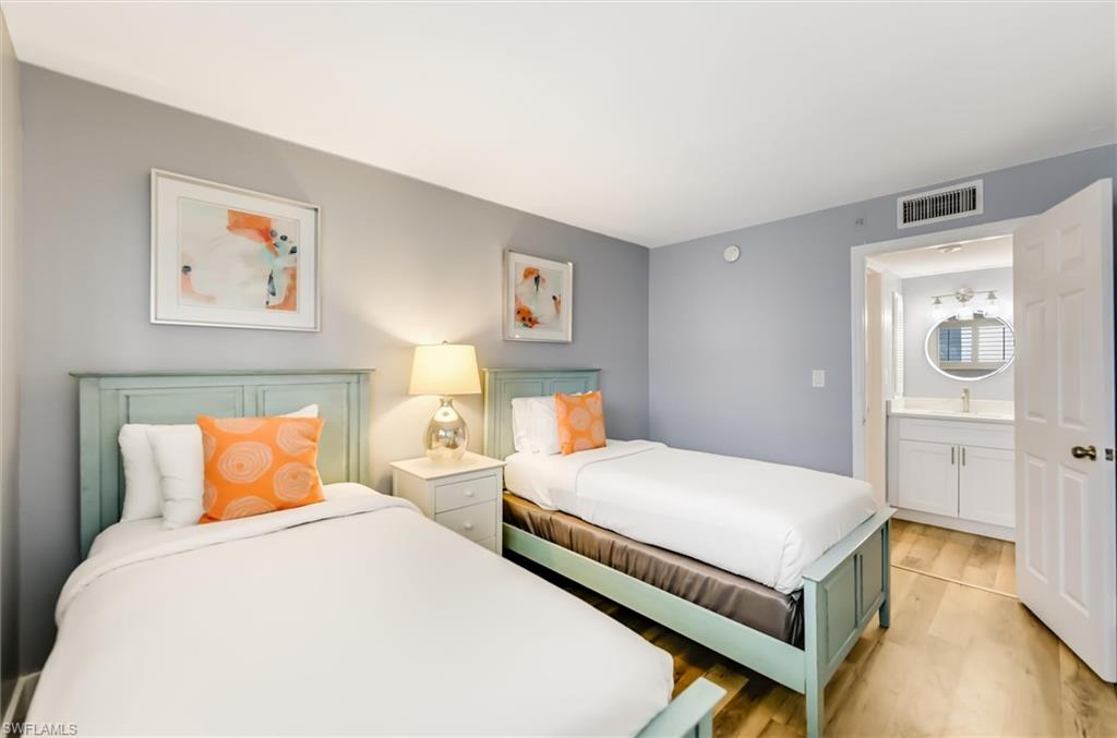 TENNIS VILLAS - Residential