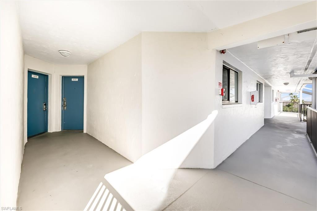 TENNIS VILLAS - Residential