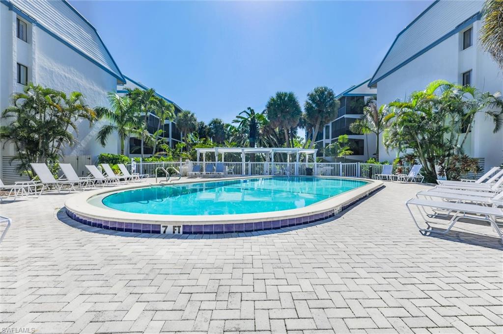 TENNIS VILLAS - Residential