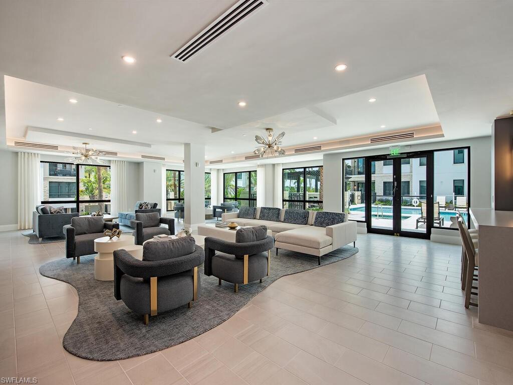 QUATTRO AT NAPLES SQUARE - Residential