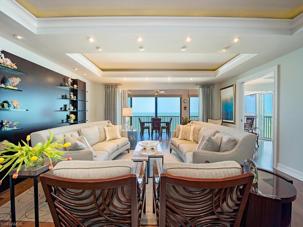 WHITEHALL - Residential