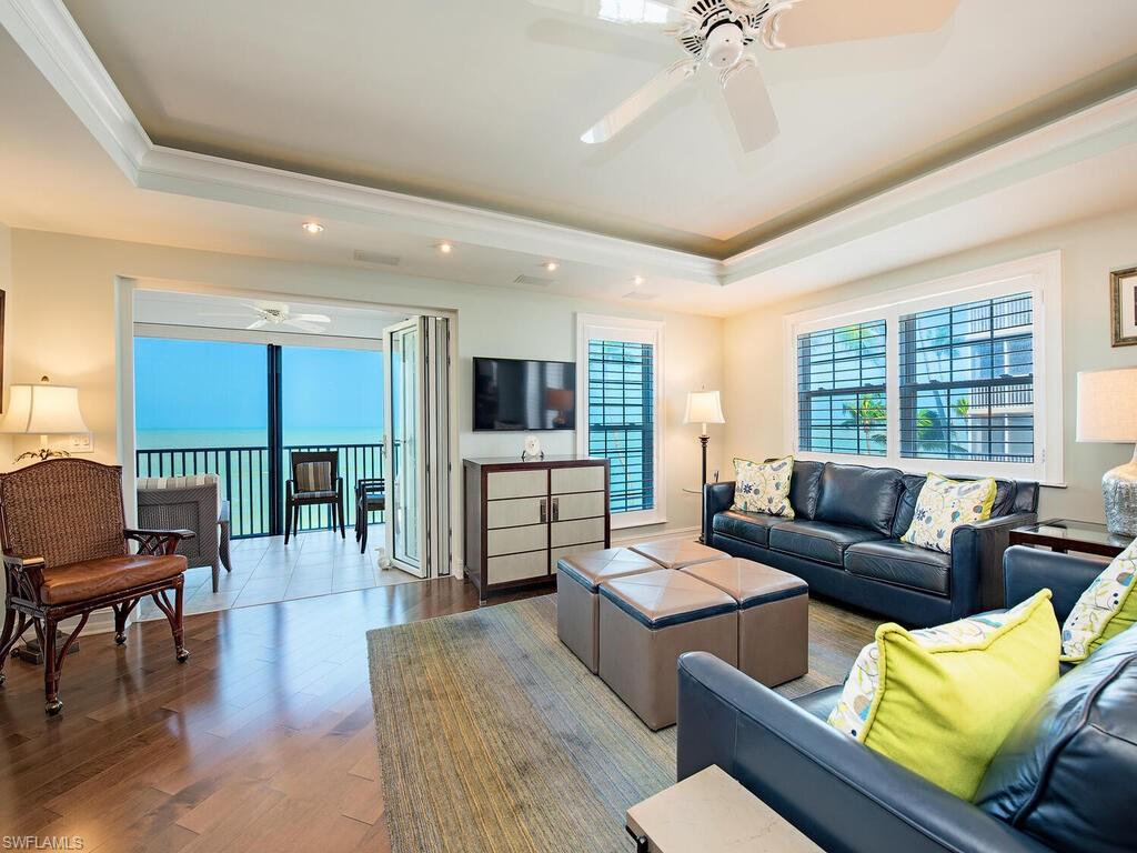 WHITEHALL - Residential
