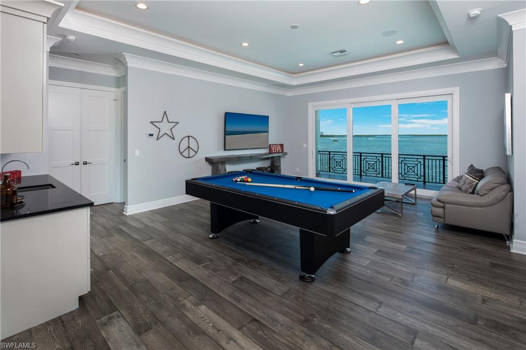 MARCO BEACH - Residential