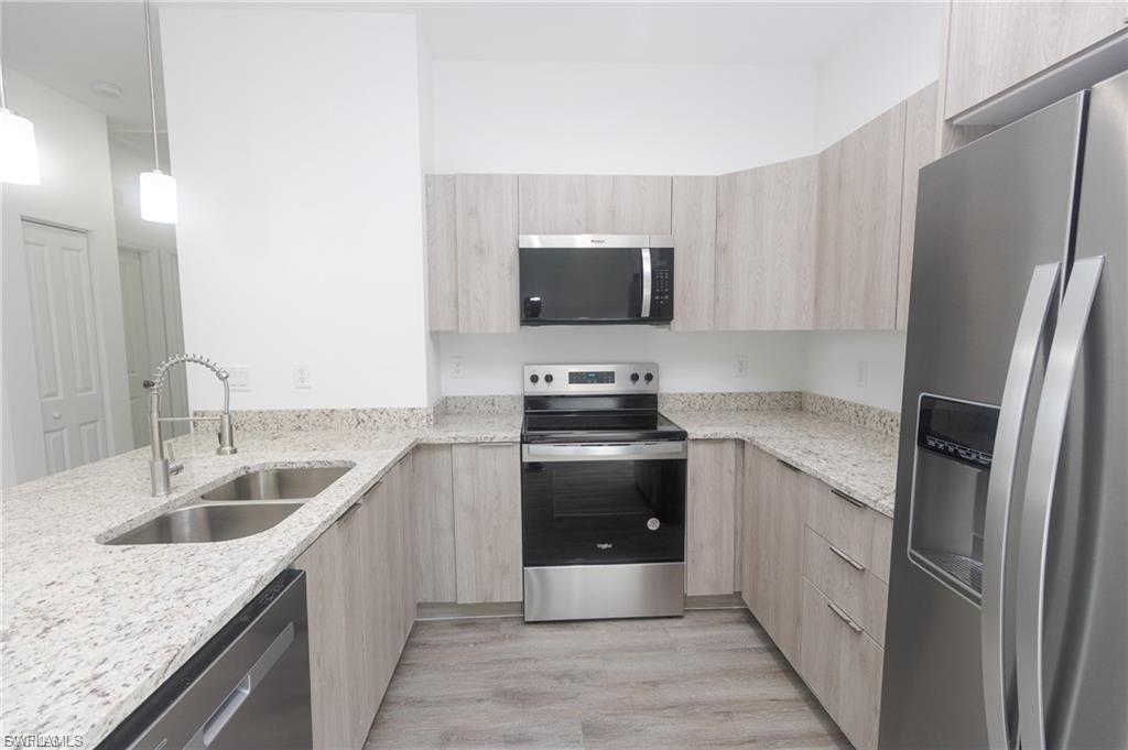 PORT LABELLE - Residential Lease