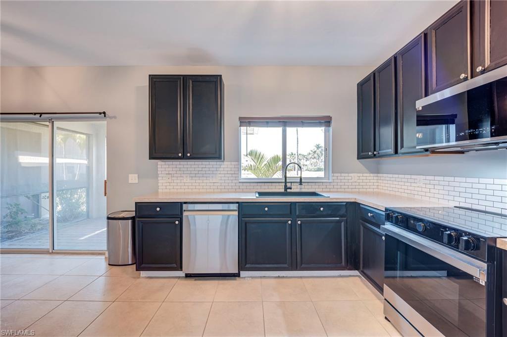 TOWNHOMES OF SAN SIMEON - Residential Lease