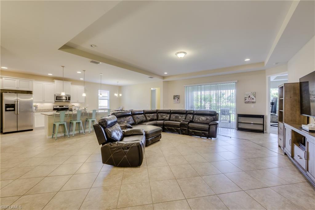 SUNSET POINTE - Residential