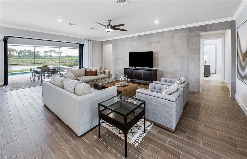 COUNTRY CLUB - Residential