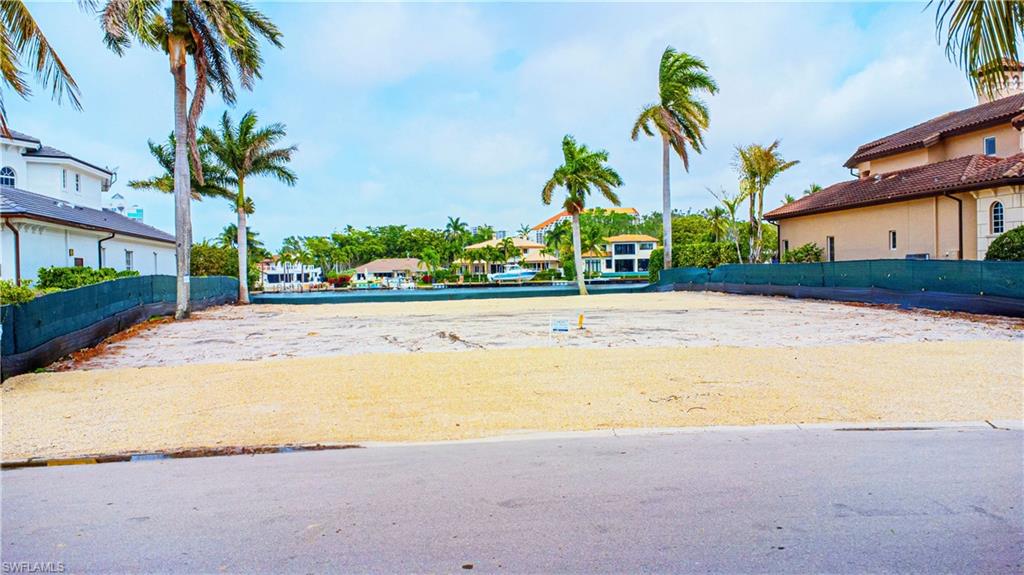 PARK SHORE - Land