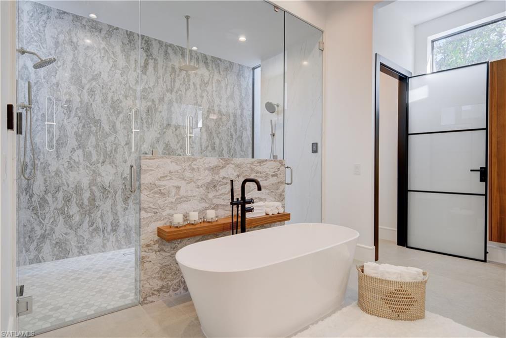 BAY COLONY SHORES - Residential