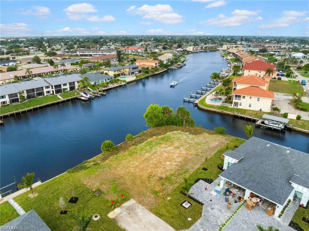 CAPE CORAL - Land