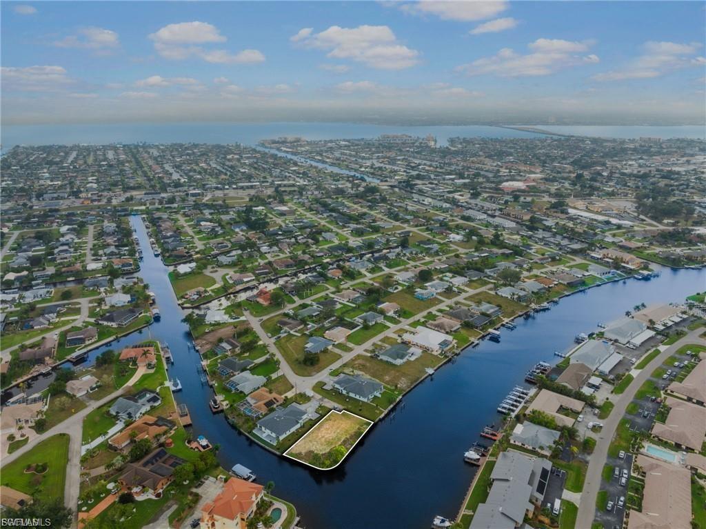 CAPE CORAL - Land