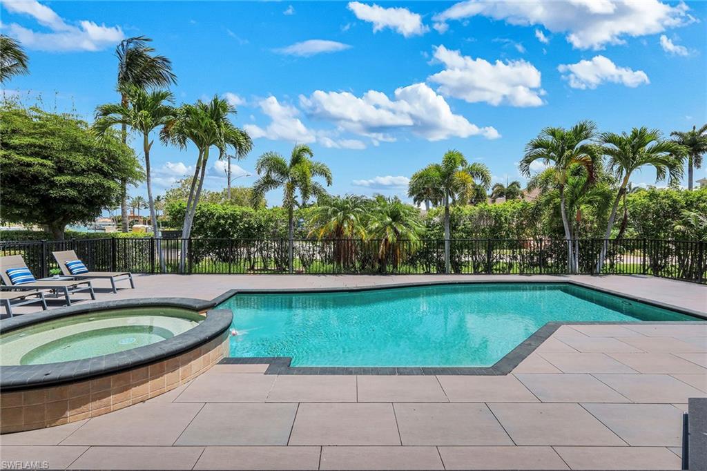 MARCO BEACH - Residential
