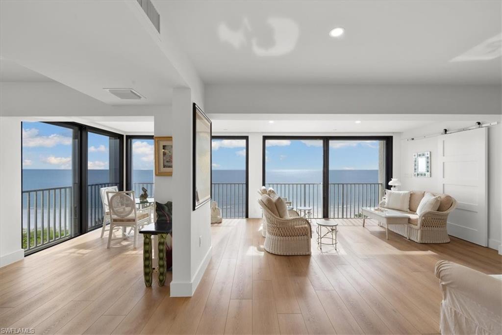 WHITEHALL - Residential